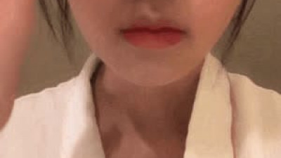 썸녀  목욕 가운 입은 문월 자기 가슴 주물럭