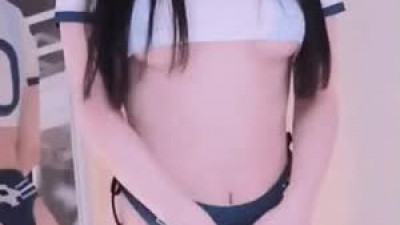 딸녀의드립 몸매 자랑하는 김유디 언더붑 크롭티 밑가슴 노출
