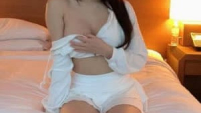 아찔한  Bj 박하악 어깨가 흘러내린 가슴골 언더붑