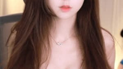 야한생각  유부녀 화정 민소매 가슴골 블랙 브라끈