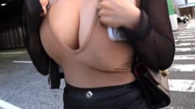 꼴강추 약속시간에 늦어버린 거유 노브라 누나