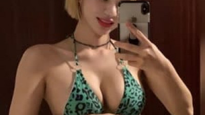 입덕짤  맹승지 비키니 셀카 사진 가슴골