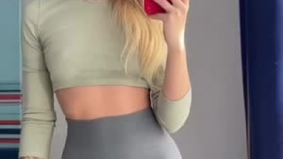 깔끔한  이쁜 서양 누나 셀카 레깅스 도끼