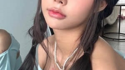 어익후  모델 민아님 인스타 오프솔더 스포츠브라 속옷 가슴골