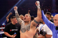 UFC 레전드 마크 헌트, 여성 살해 협박 혐의로 호주 체포…법정 출석