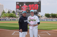 KIA 정해영, KBO 역대 최연소 150세이브 달성 기념 시상식 열려