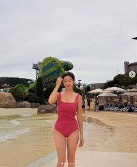 '싱글맘' 한그루, 매일 달라지는 수영복 몸매..48kg 완벽한 자태