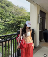 ‘이혼설 부인’ 이솔이, ♥박성광과 함께 여행 갔나…과감한 비키니 자태